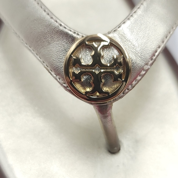 Tory Burch Benton Thong Sandal - Picture 4 of 11